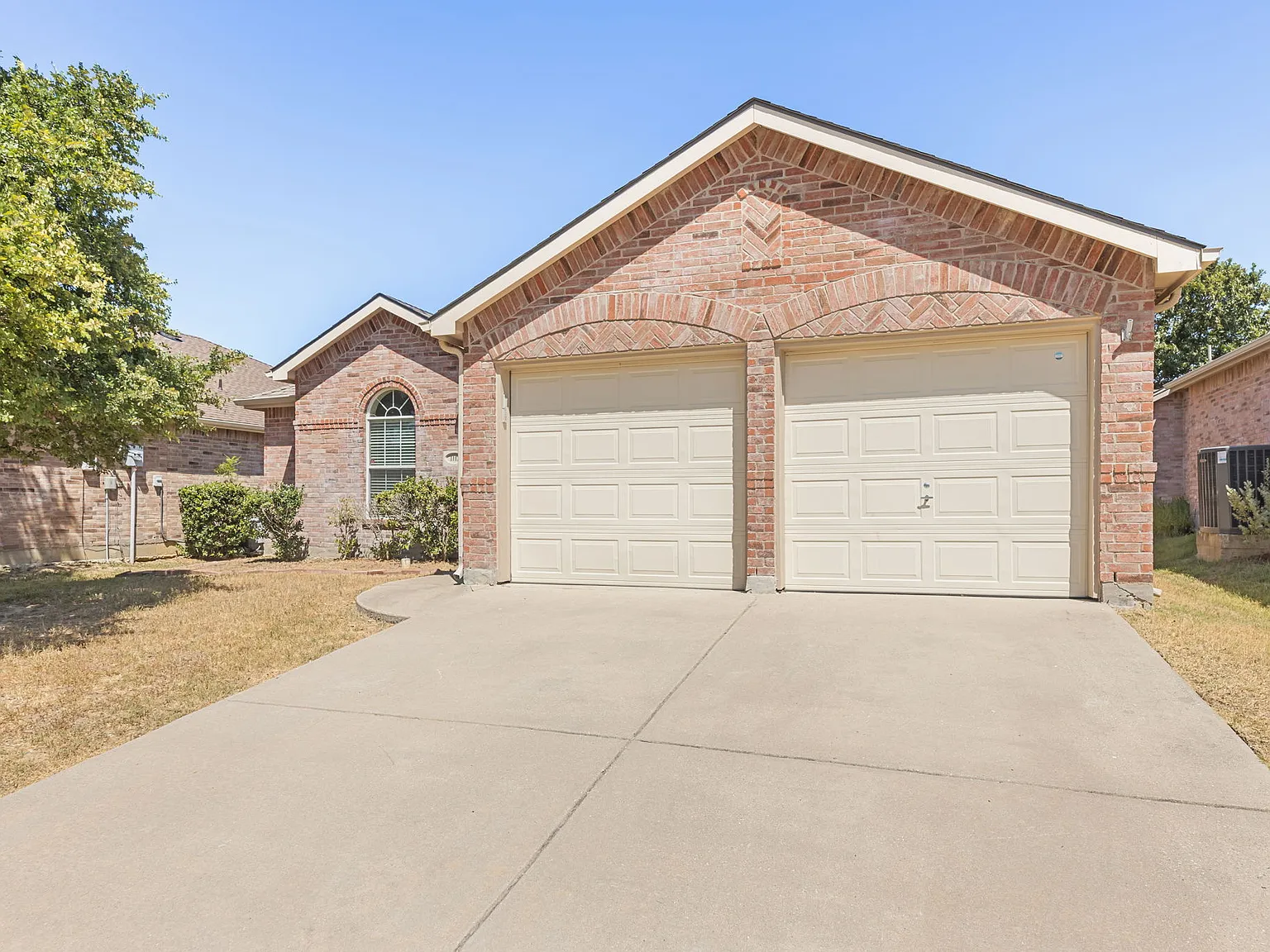 3 bed, 1334 sqft, $2,200 — Photo 2