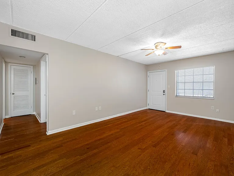 3211 W De Leon St — Photo 21