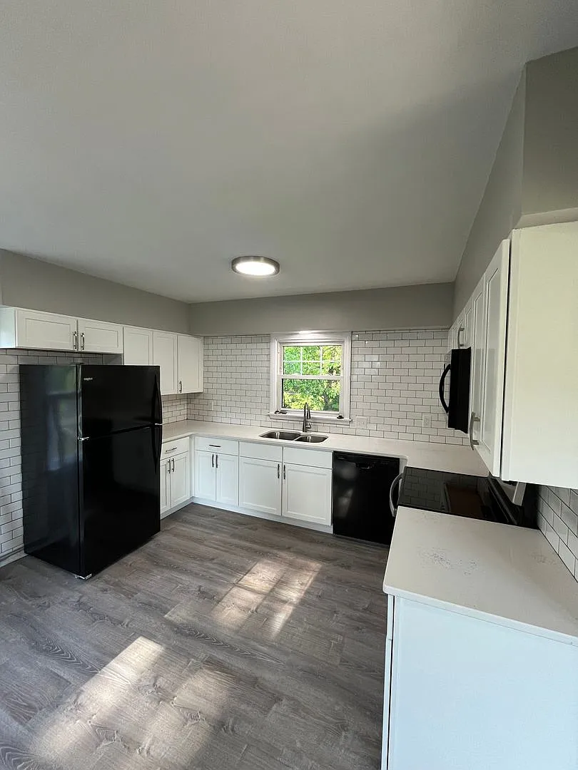 Finished basement! Top to Bottom remodel 3 Bedroom Rental in Moline — Photo 3
