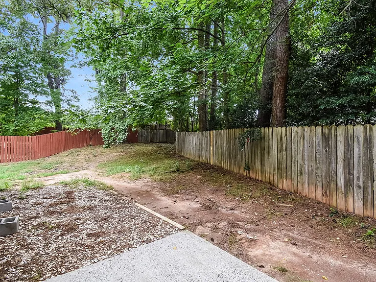 2320 Kissing Tree Ln SE — Photo 16
