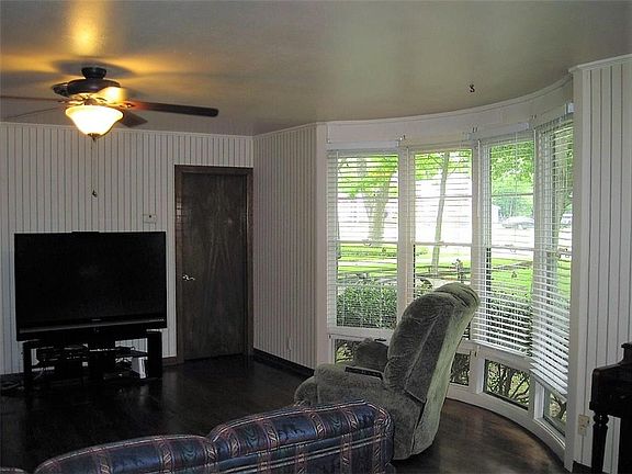 4th image of 1207 Park Dr