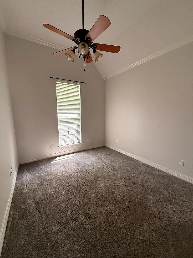 218 Ixworth Ave — Photo 4