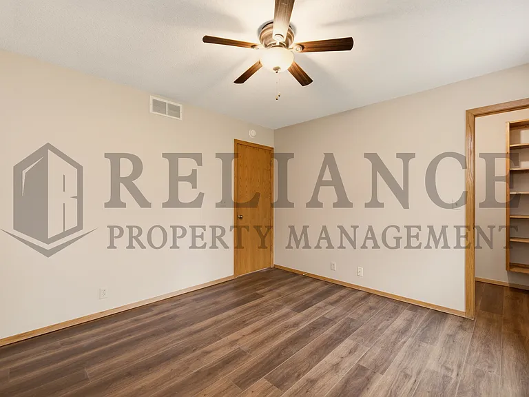 516 N Lakeside Dr — Photo 29