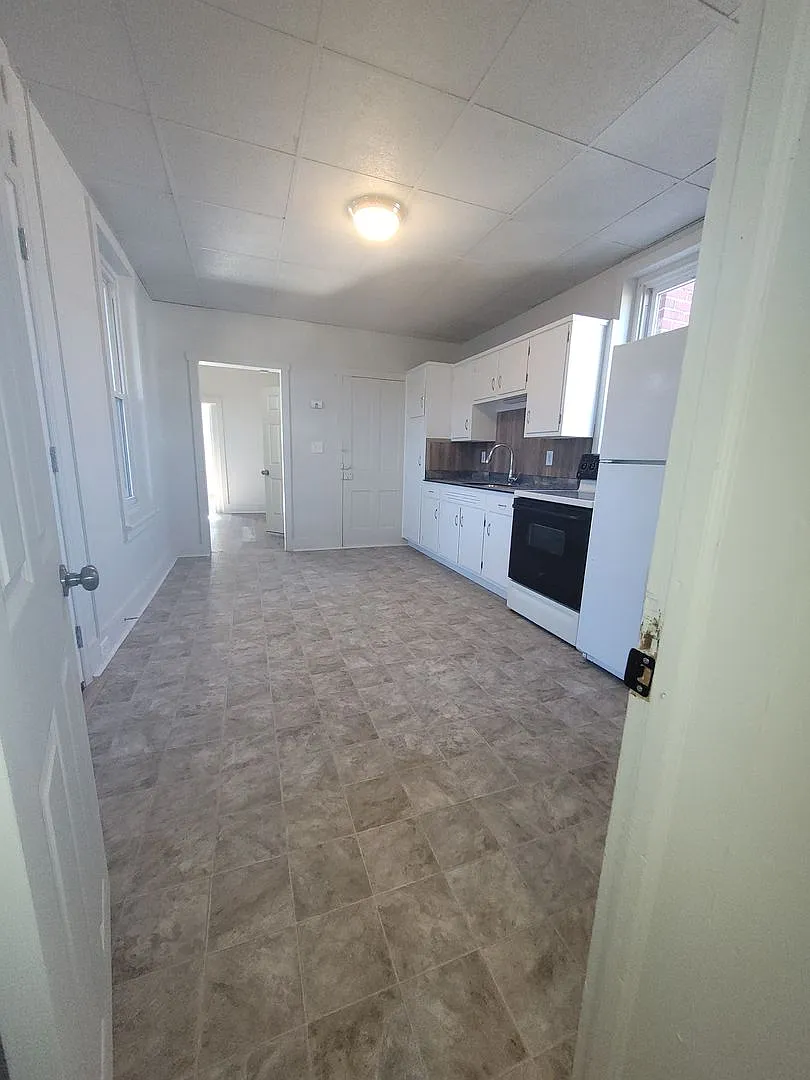 223 Main Street — Photo 2