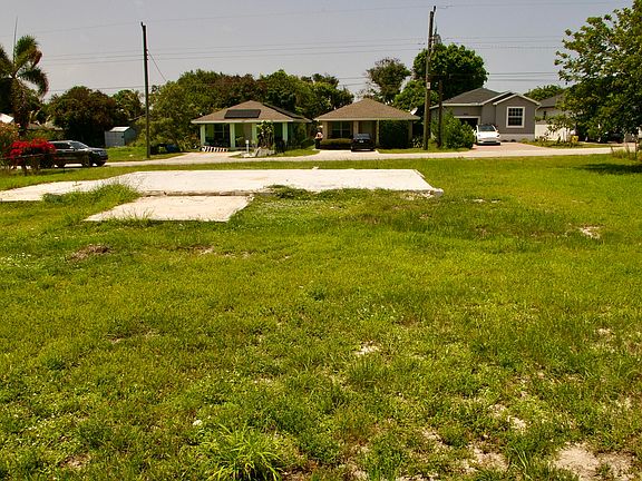 3rd image of 8480 SE Citrus Way