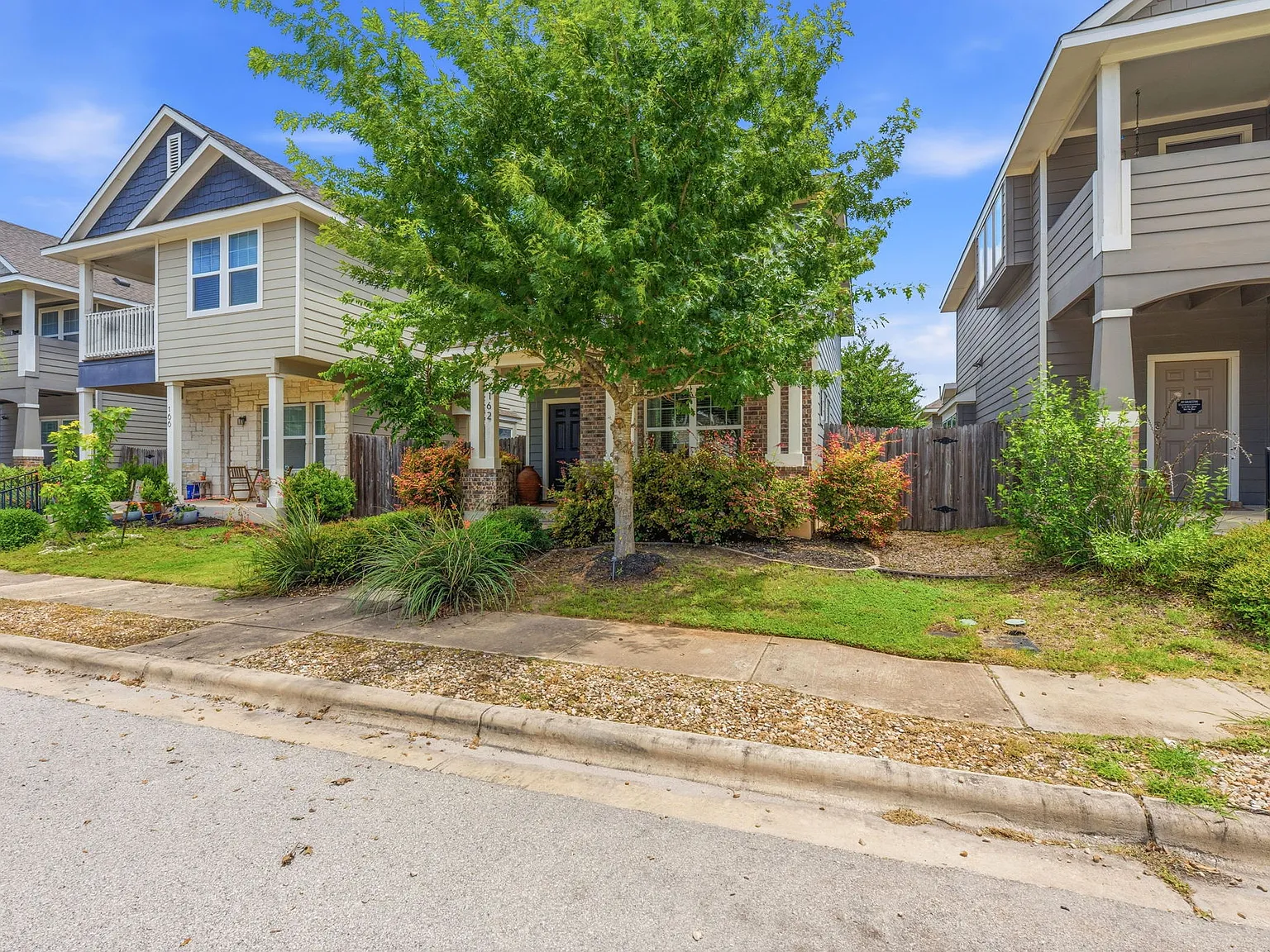 3 bed, 1300 sqft, $1,900 — Photo 4