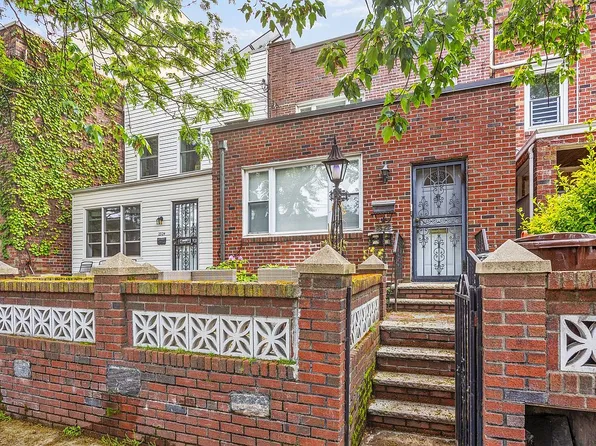 2322 24th St #2, Astoria, NY 11105