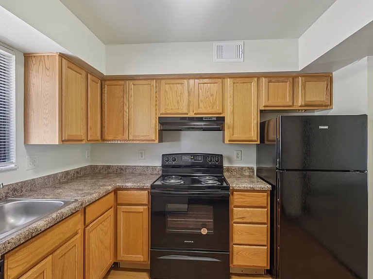 Valley Park Townhomes — Photo 6