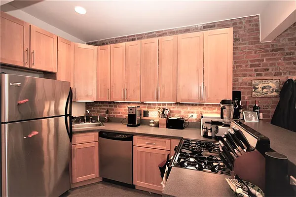 Rented by R New York | media 24