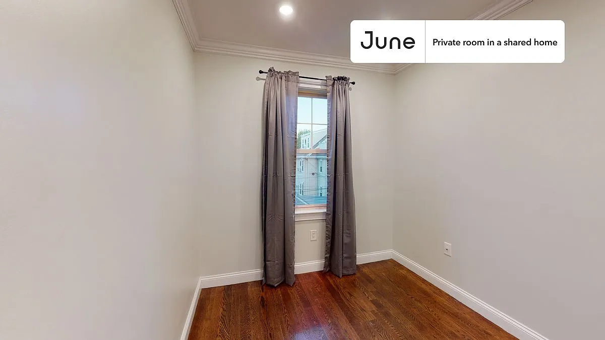 Building Photo - 490 Washington St #D