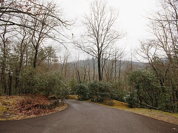 5th image of 360 Grady Loop