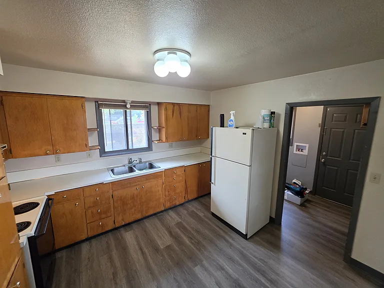 421 16th Ave — Photo 3