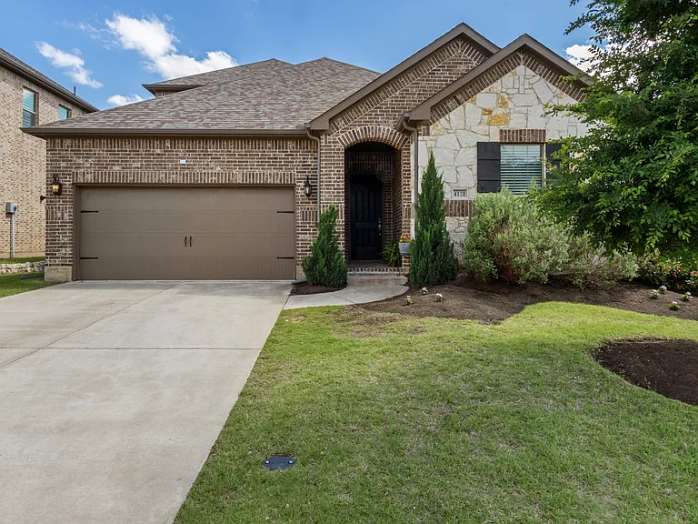 4129 Angelina Dr — Photo 1