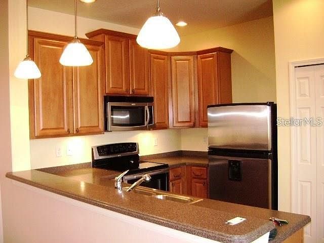2nd image of 3695 Parkridge Cir #7-202