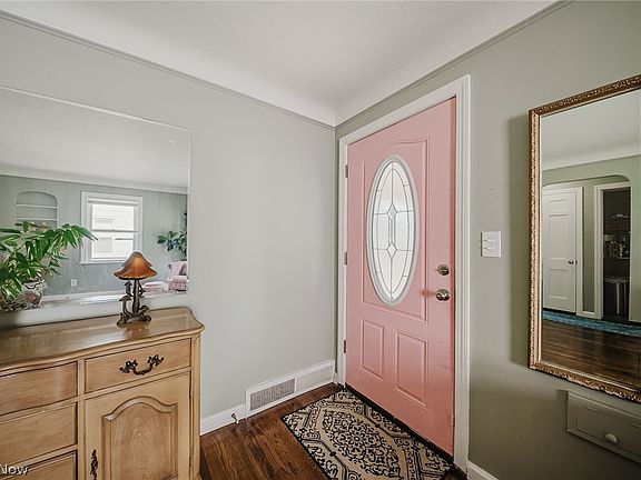 4th image of 6953 Greenleaf Ave