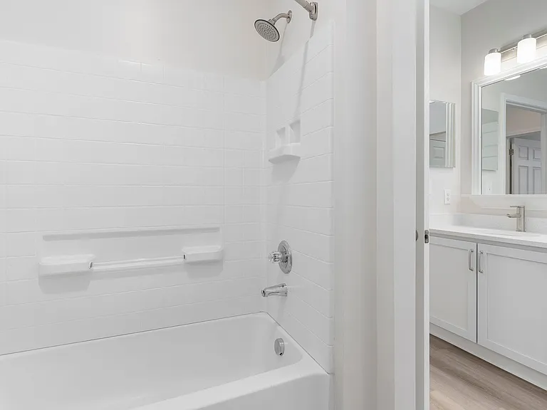 The Charleston Magnolia Premium Renovated Large Bathroom with tub/shower