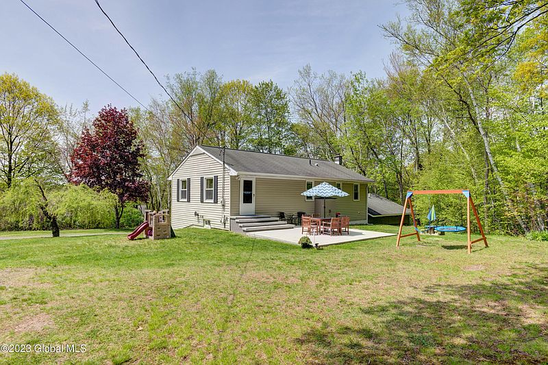 3rd image of 203 Dearstyne Road