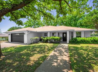 111 Edgewood Dr, Fredericksburg, TX 78624