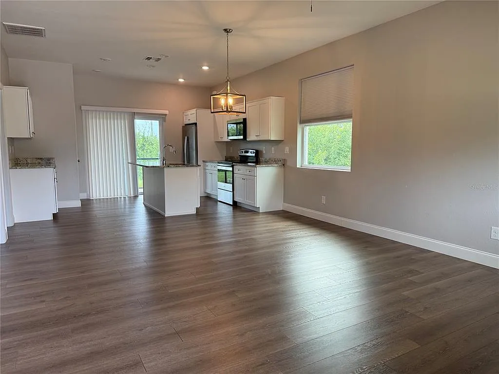 10371 Kidron Ave — Photo 2