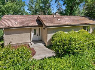12 Sparrowhawk Ln, Oak Park, CA 91377