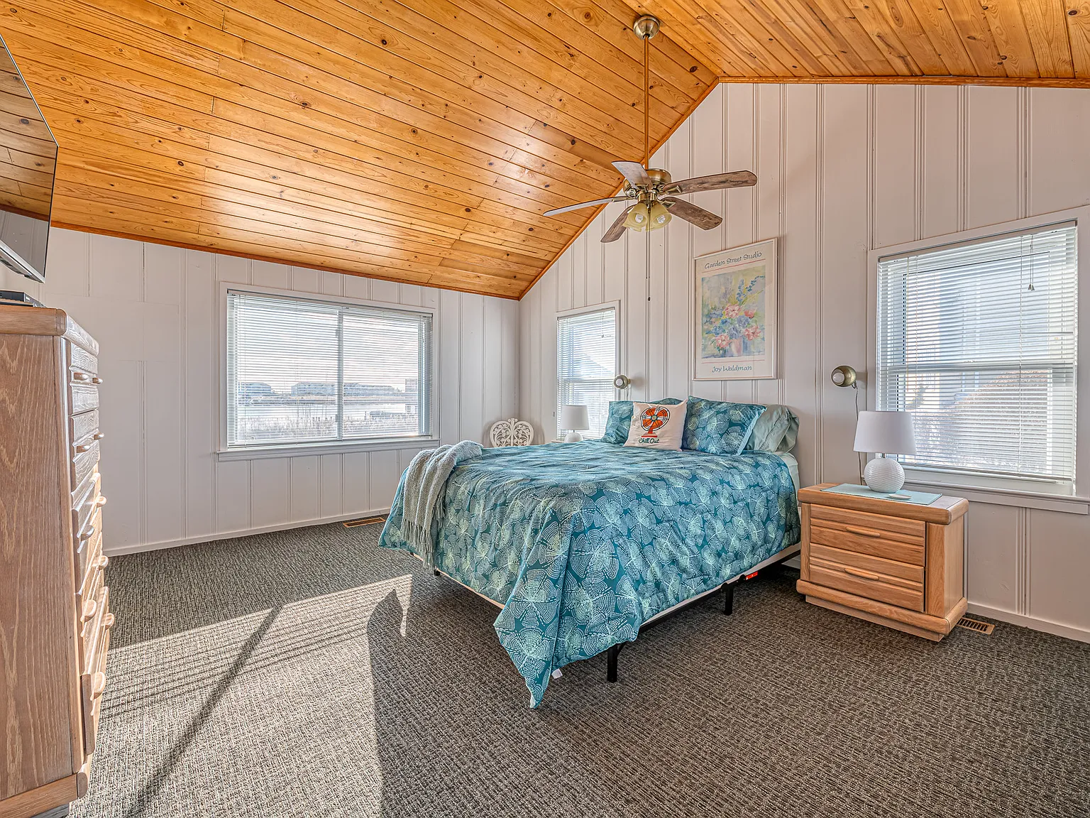 Pond Point Beach Cottage — Photo 4