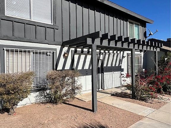 2nd image of 3913 Blackford Pl #0