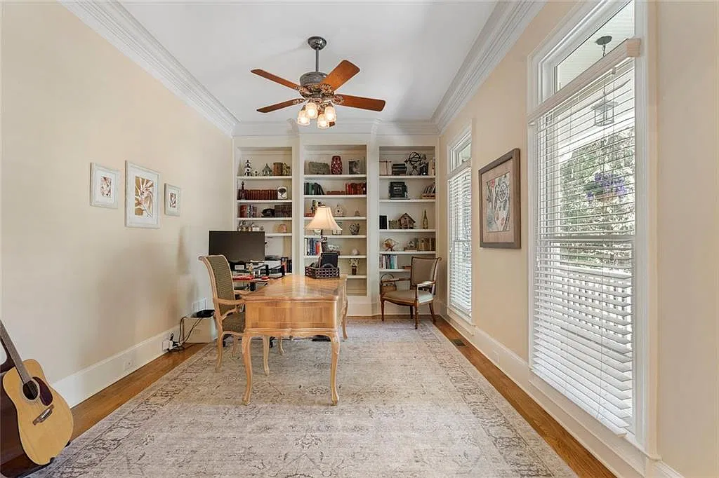 6 bed, 5.0 bath, 5398 sqft, $6,000 — Photo 4