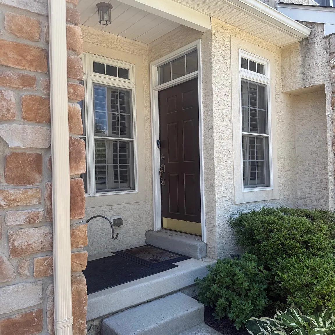 3 bed, 3.5 bath, 3260 sqft, $3,800 — Photo 2