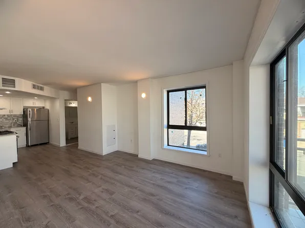 21410 15th Ave APT 2C, Bayside, NY 11360