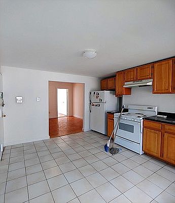 3rd image of 435 E 118th St #4