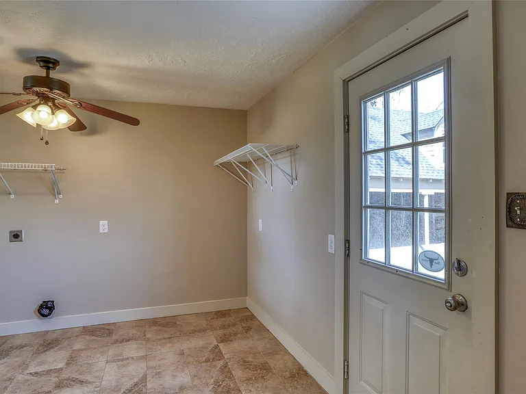 252 S Bell St — Photo 18