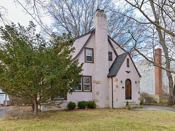 3rd image of 137 Harmon Dr