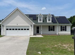 308 Parkton Dr, Richlands, NC 28574