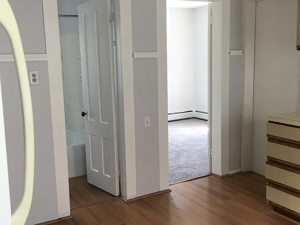 475 Center St #2