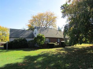 7 Sunrise Ter, New Windsor, NY 12553