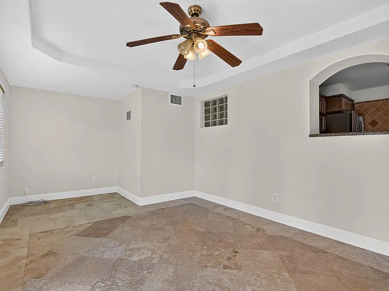 2250 NE 4th Ct — Photo 15