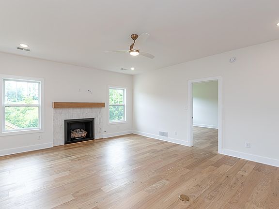 5th image of 1081 Mission Dr