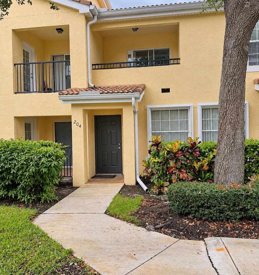 1 bed, 1.0 bath, 875 sqft, $1,650 — Photo 1