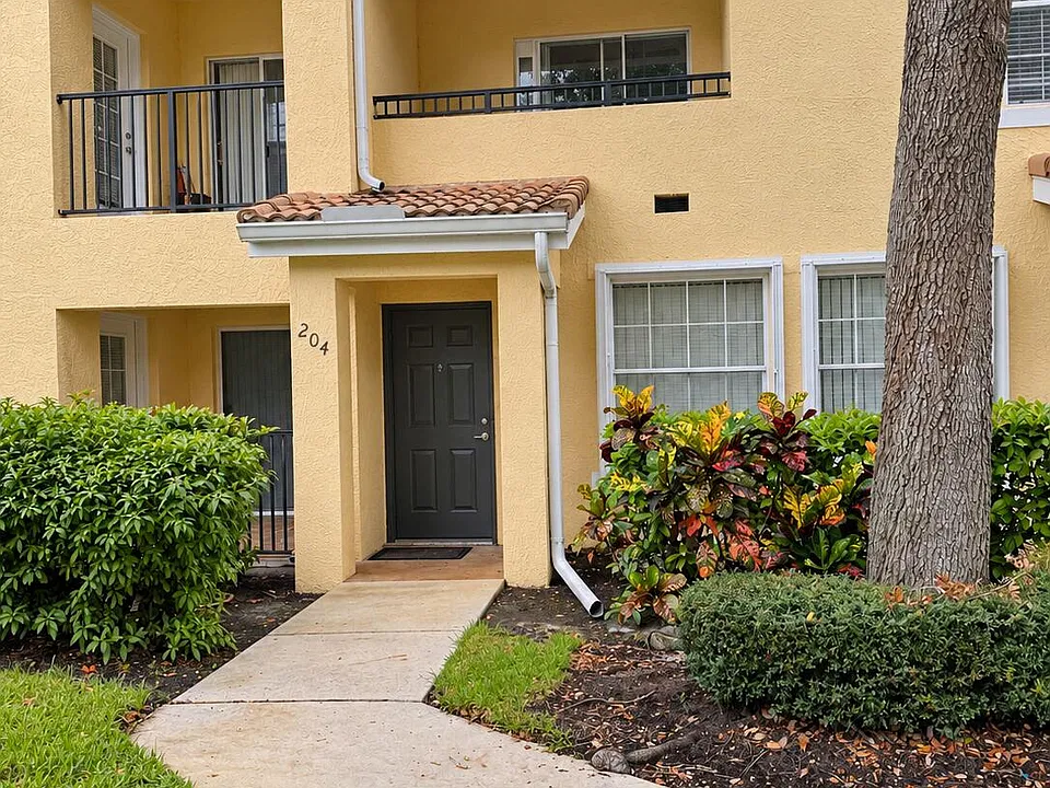 110 SW Peacock Blvd #6-204