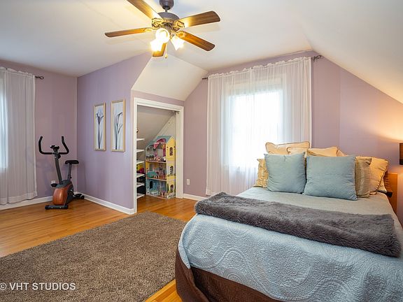 5th image of 302 Barron St