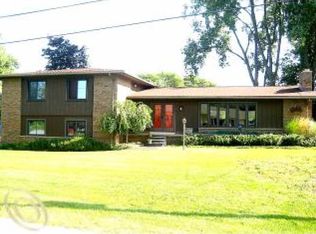 817 Arttdale Dr, White Lake, MI