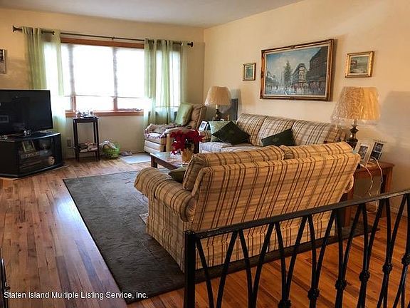 4th image of 134 Augusta Ave