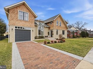 605 Hilltop Ter, Alexandria, VA 22301