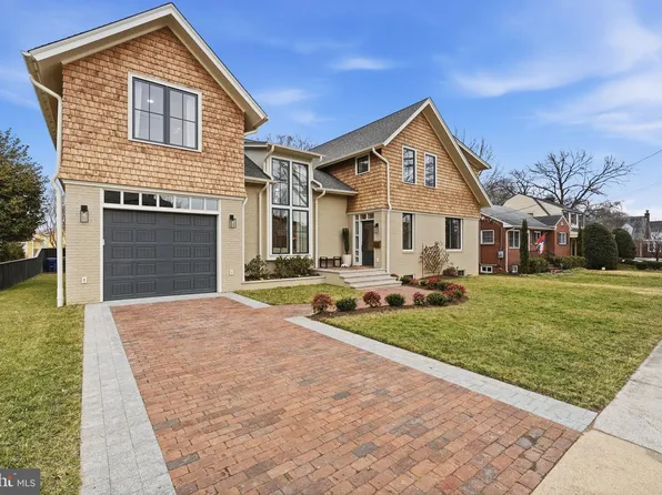 605 Hilltop Ter, Alexandria, VA 22301