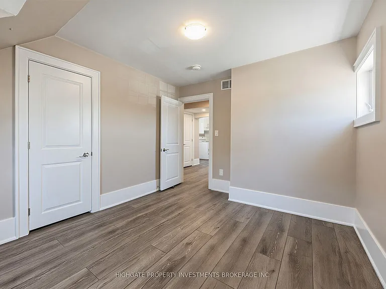 107 Kent St #UPPER — Photo 19