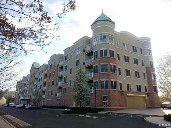 1213 Windsor Park Ct, Englewood, NJ 07631