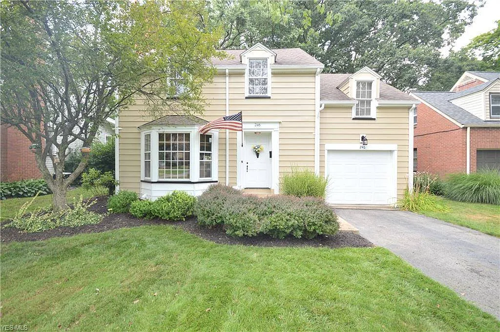 246 Brookfield Ave photo 1