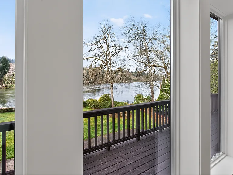 1645 SE Oak Shore Ln — Photo 9