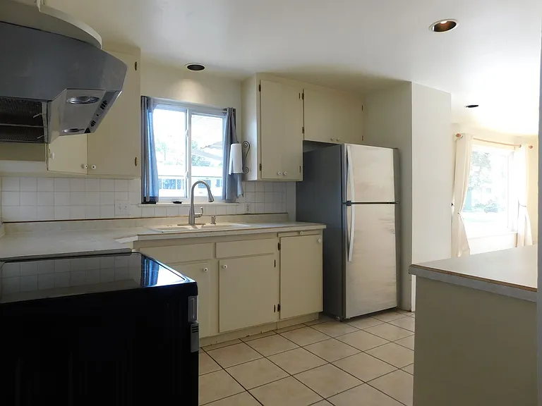 941 Walnut Ave — Photo 8