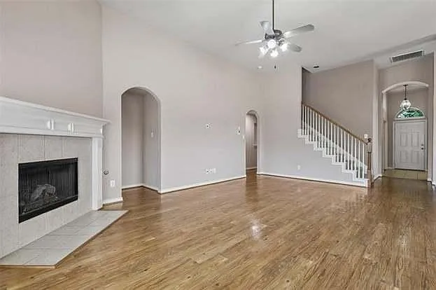 1412 Vineyard Dr — Photo 2